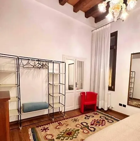 Lovely San Stae Apartment *